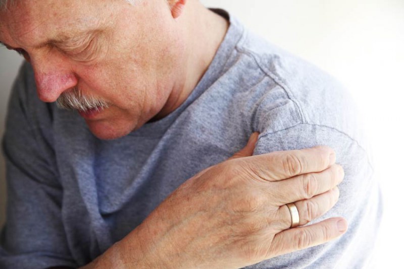 Боль в плечевом суставе: причины, лечение 