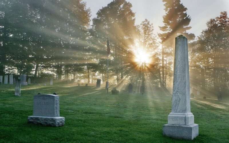 Что означают сновидения: к чему снится кладбище