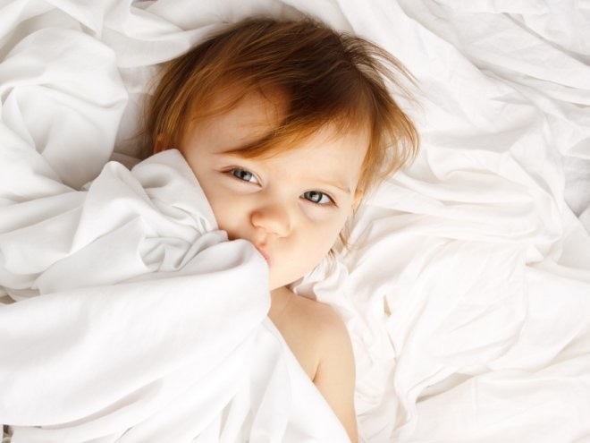 Как поднять ребенка с постели