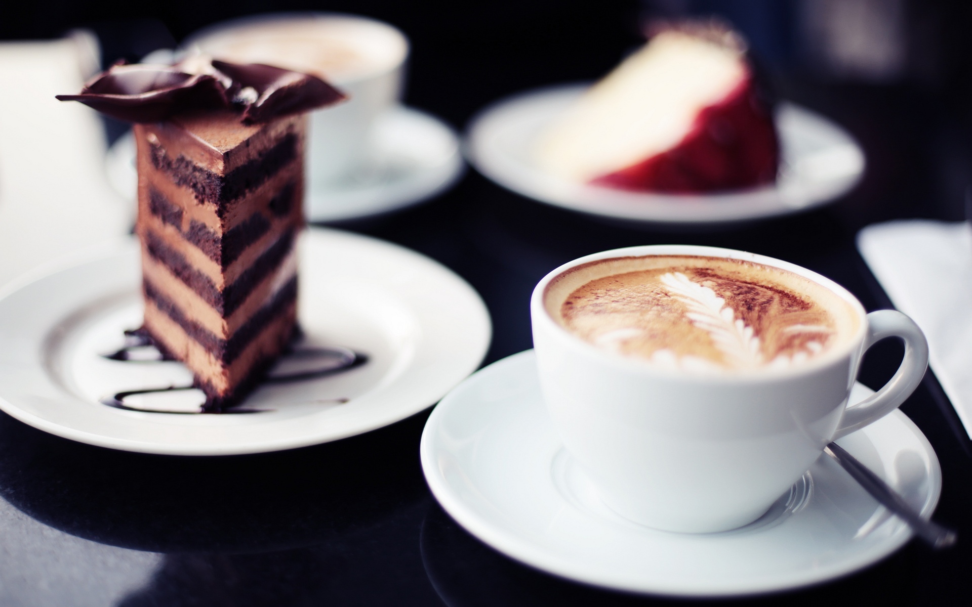 Как подобрать идеальный десерт к кофе?
