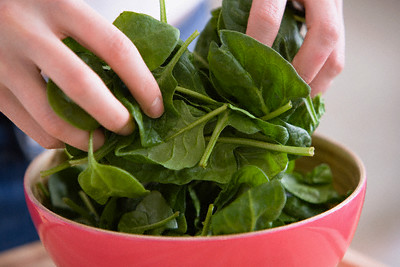 Шпинат - очень полезный продукт, богатый железом и витаминами