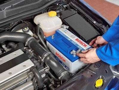 Как снять автомобильный аккумулятор