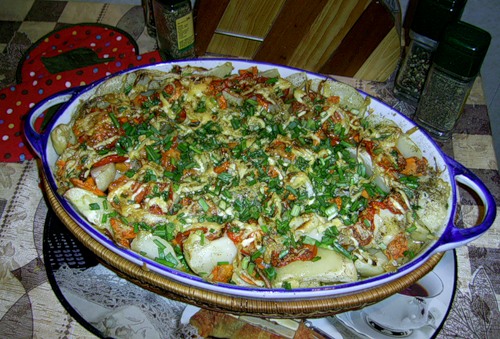Вкусное и нежное филе рыбы, запеченное вместе с овощами