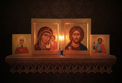 Как в квартире ставить иконы