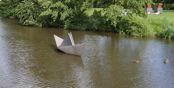 Бумажный кораблик к плаванию готов