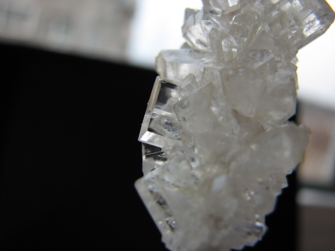 Как вырастить соляной кристалл в домашних условиях