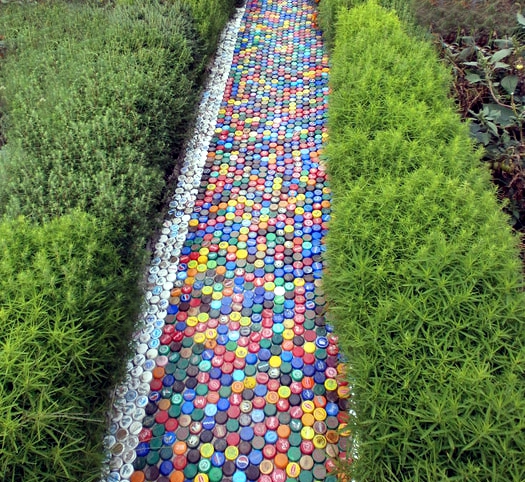 Садовые дорожки из пластиковых пробок фото