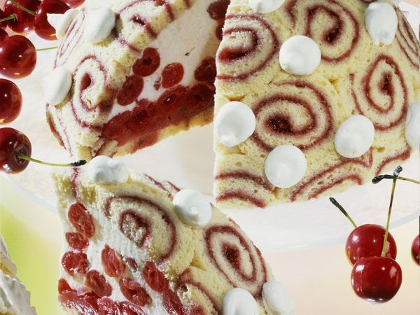 Аппетитная вишневая шарлотка