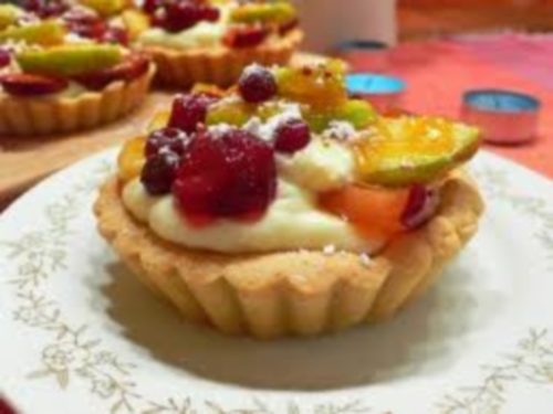 Вкусное пирожное Самоцветы
