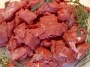 Нарезанное кусочками мясо