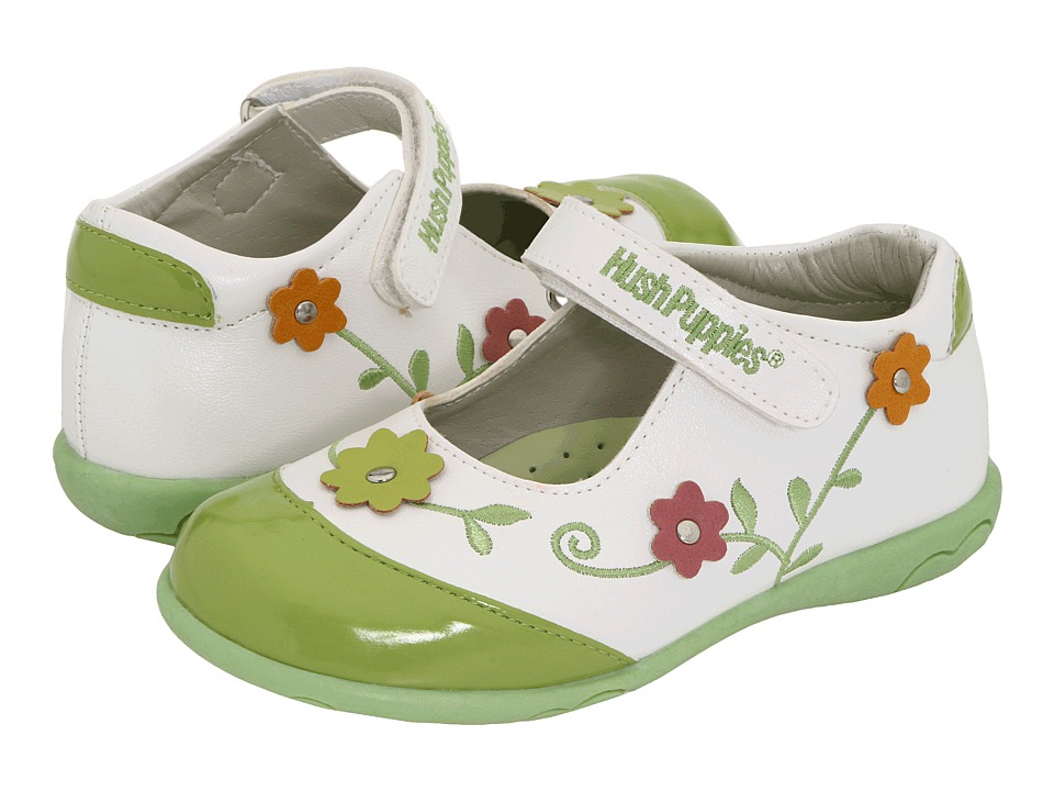 Лучшая обувь для малышей. Летняя обувь для детей. Туфли летние детские. Дети в обуви лето. Детские летние обувь для детей.