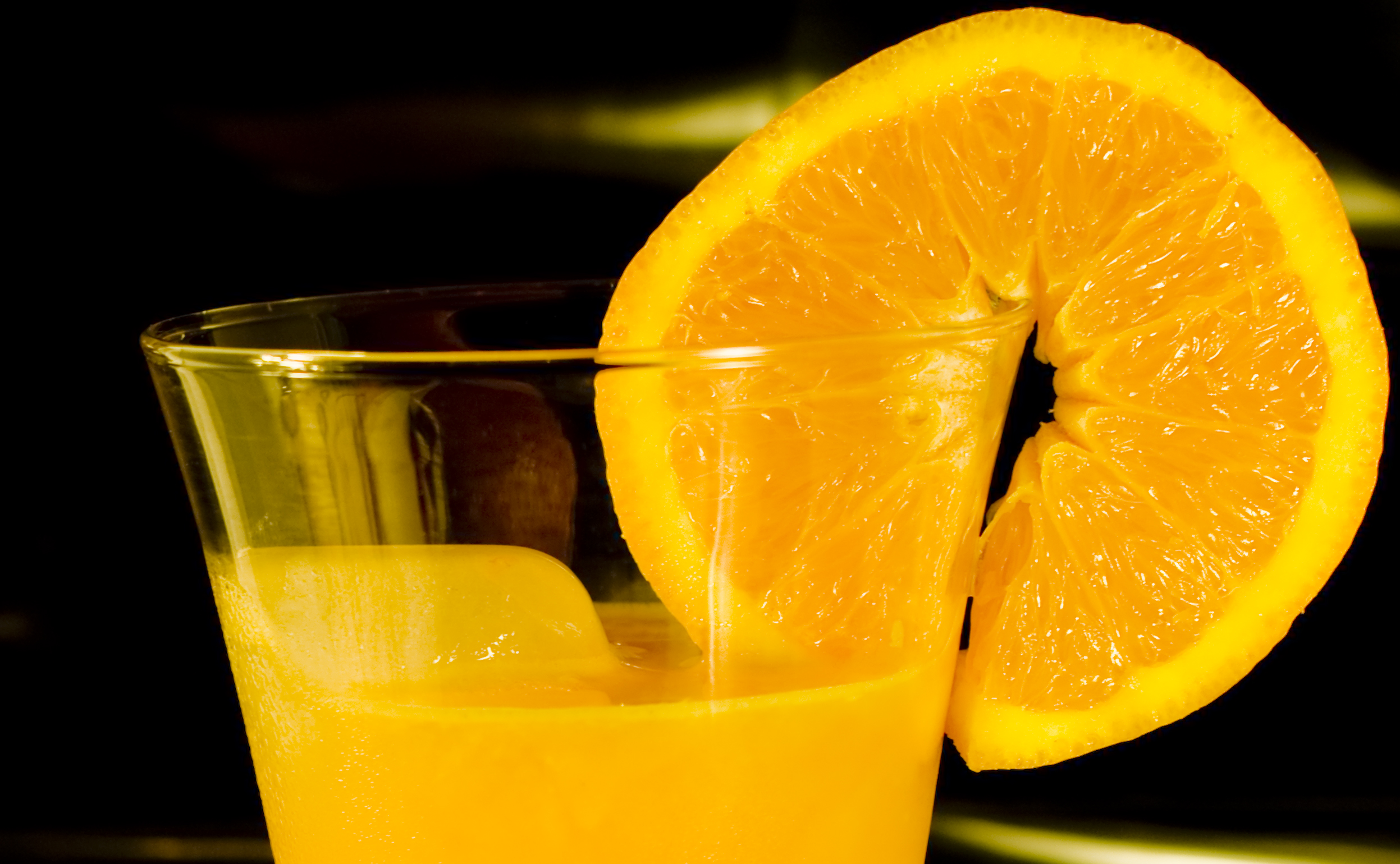 Виноградно апельсиновый сок. Апельсиновый сок. Свежевыжатый сок. Апельсиновый Фреш. Свежевыжатый сок лимона.
