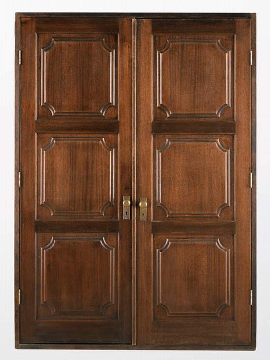  покрыть лаком двери как обновить деревянную дверь покрытую краской .
