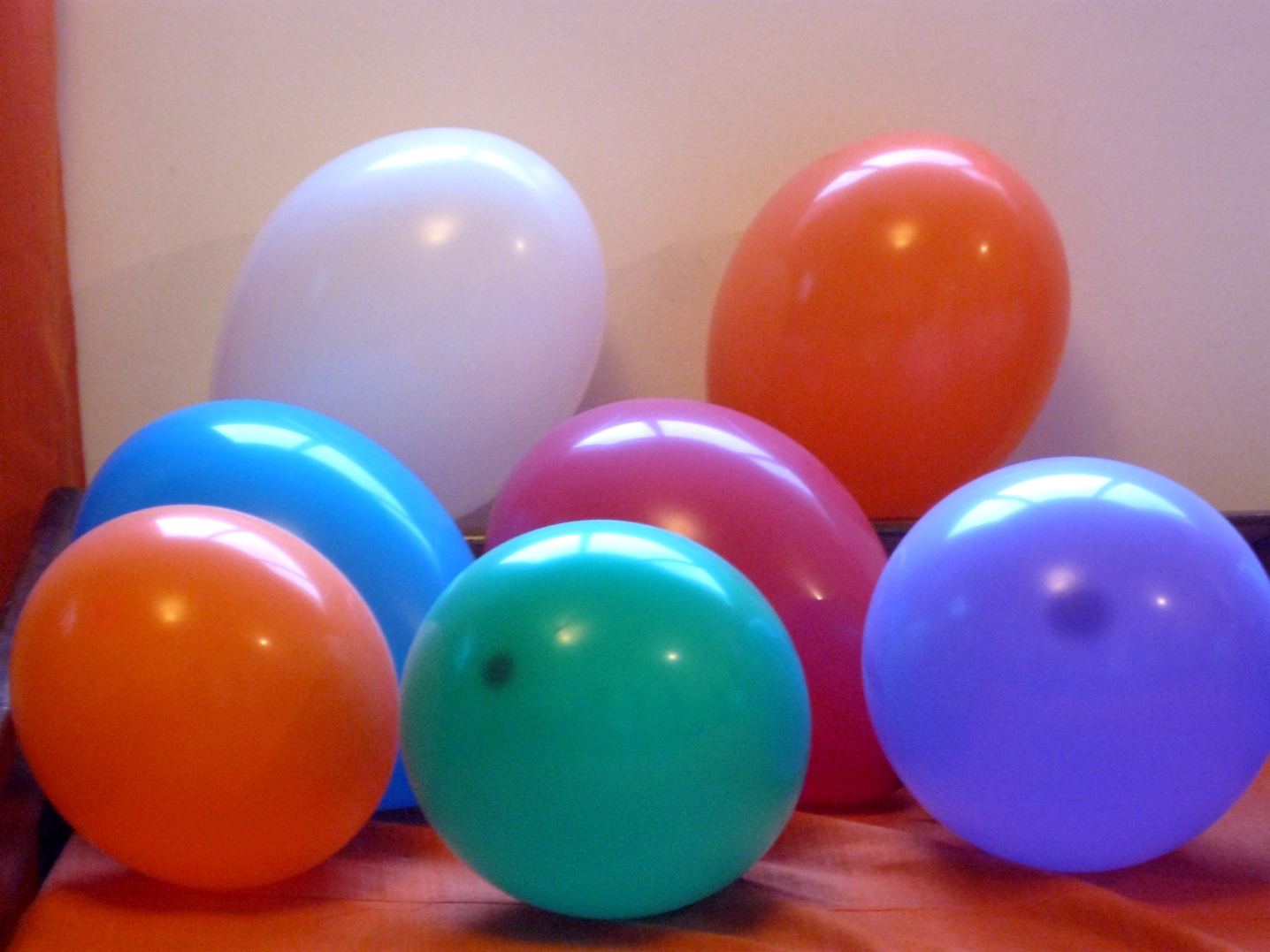 Авито купить шарики. Обычные шары. Надутые шары. Шары быснфе. Обычные шары надутые.