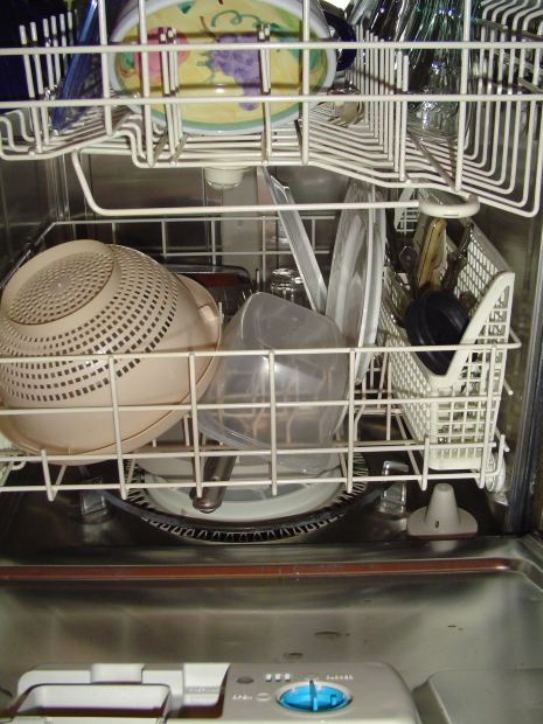 посудомоечная машина пищит во время работы