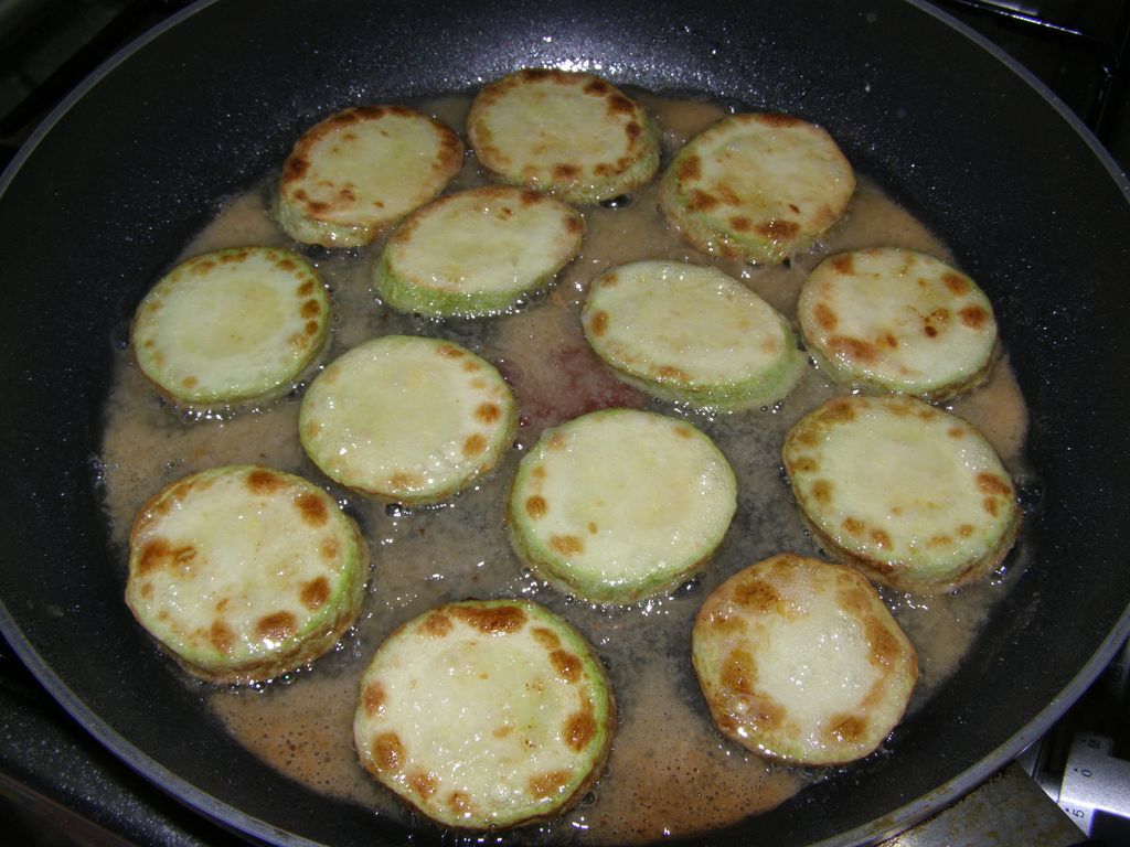 Кабачки жареные на сковороде кружочками рецепт с фото пошагово