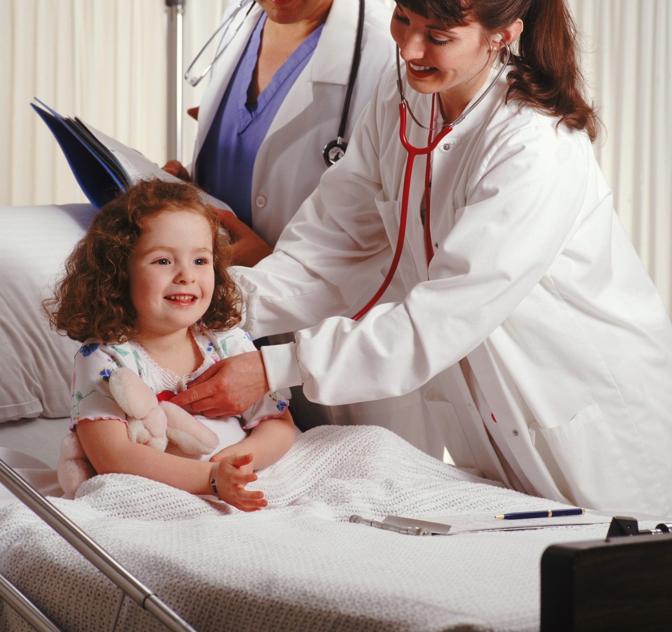 Фото врачей за работой с детьми