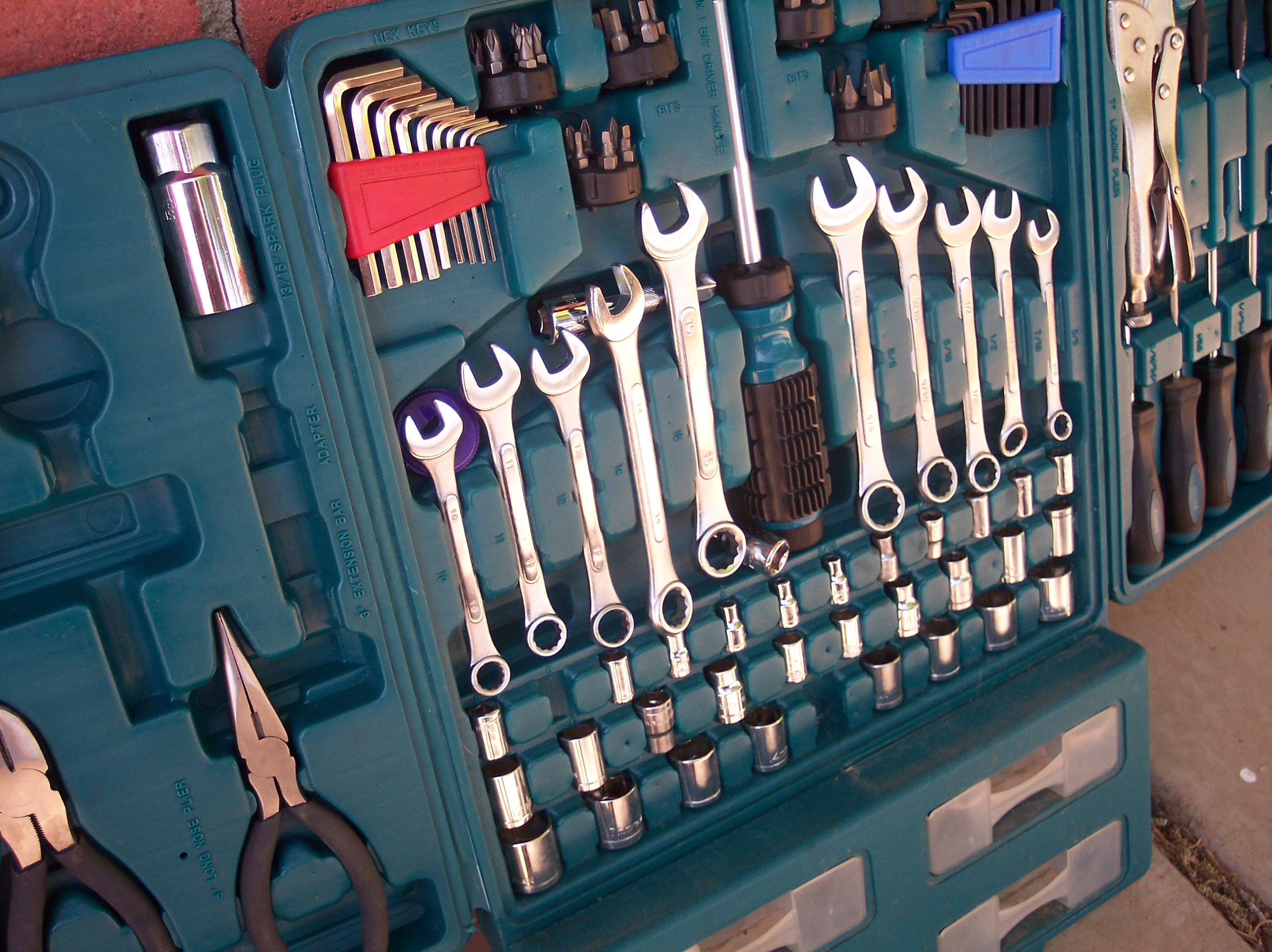 Как выбрать набор инструментов наборы инструментов для дома и дачи .