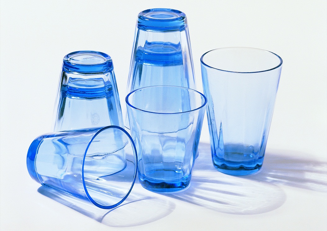 Любой предмет который сделан из стекла. Стеклянные предметы. Стеклянная посуда. Предметы изготовленные из стекла. Прозрачные предметы.