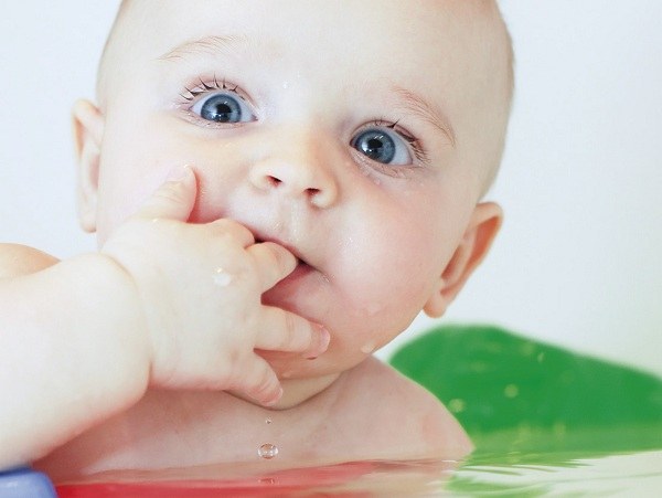 Как обезболить прорезывание зубов у ребенка чем обезболить детский зуб .