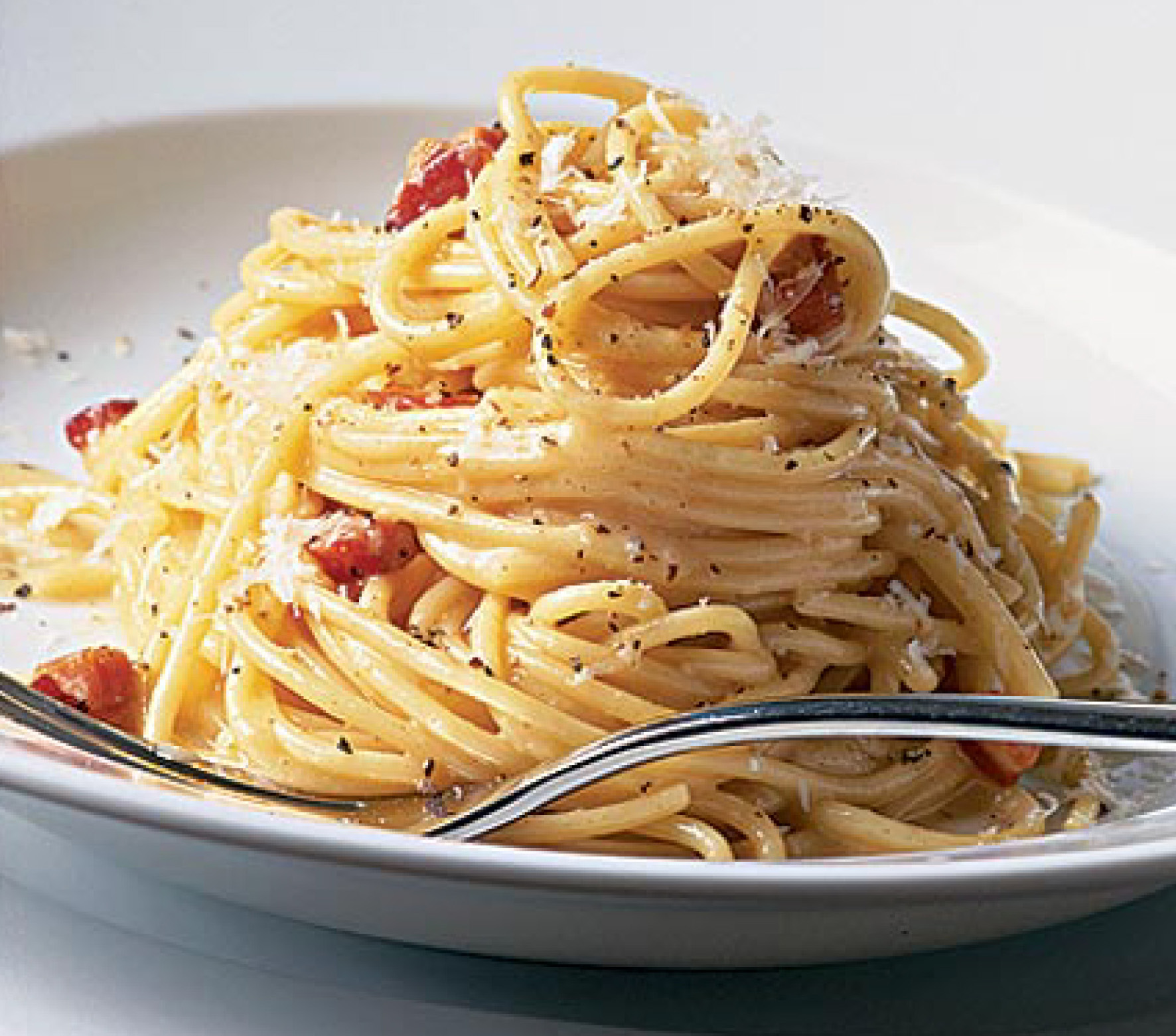 Картинка спагетти. Спагетти Качо е Пепе. Итальянская паста карбонара. Спагетти для пасты карбонара. Итальянская паста карбонара классический.