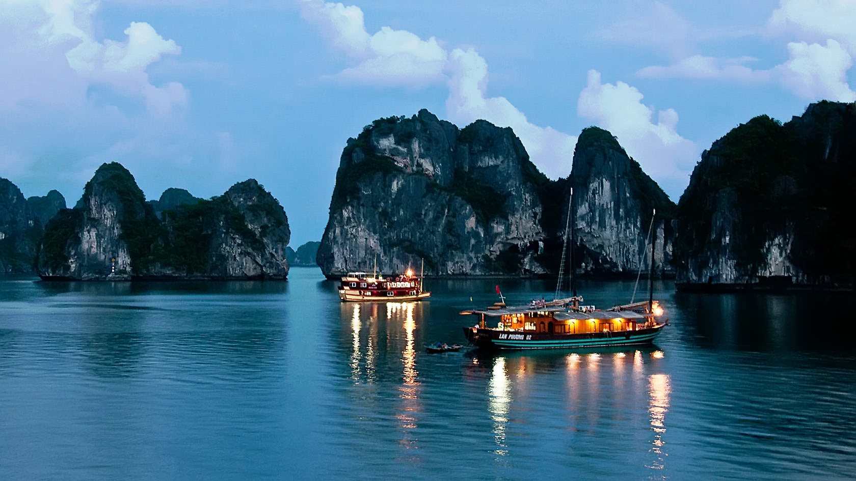 Vinh Ha Long Grotto, Vietnam без смс