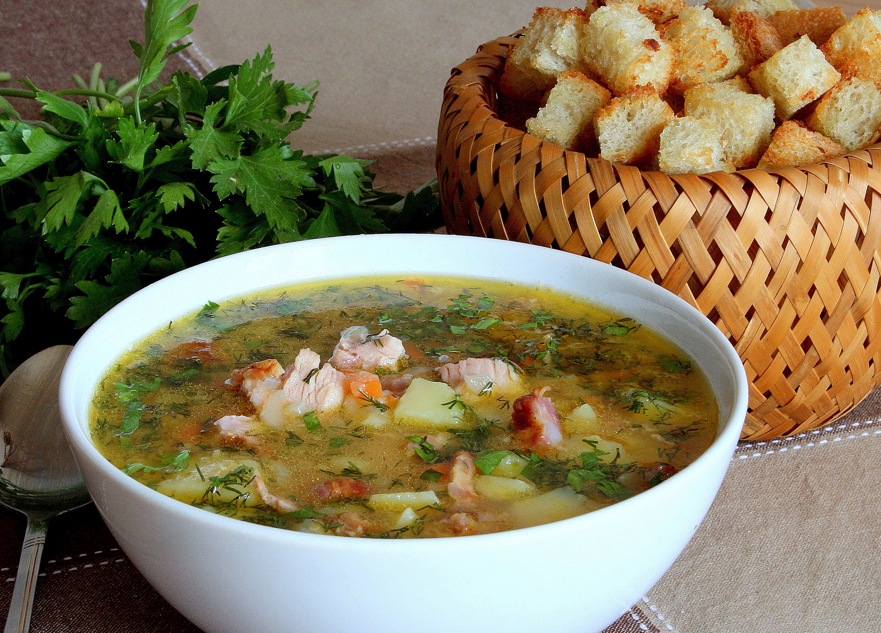 Приготовить вкусный супчик. Гороховый суп с копчеными окорочками. Гороховый суп с копченой курицей. Для супа. Суп полевой.