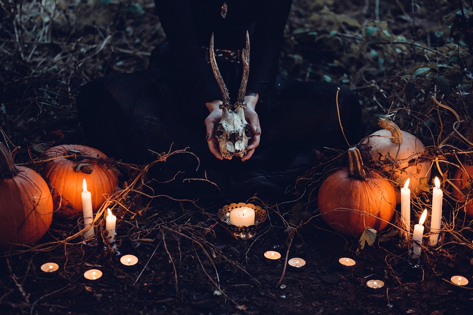 Мрачный готический Хэллоуин завораживает