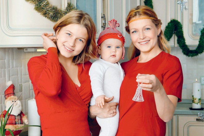 Эльвира Болгова с дочками