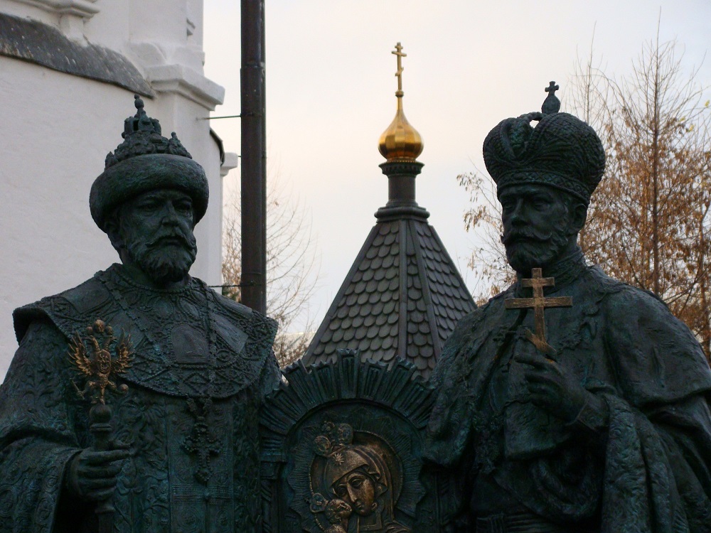 Памятник династии Романовых