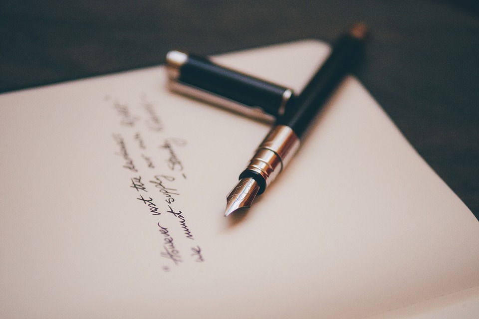 письмо и ручка