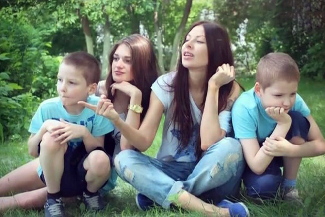 Наталья Краснова с детьми