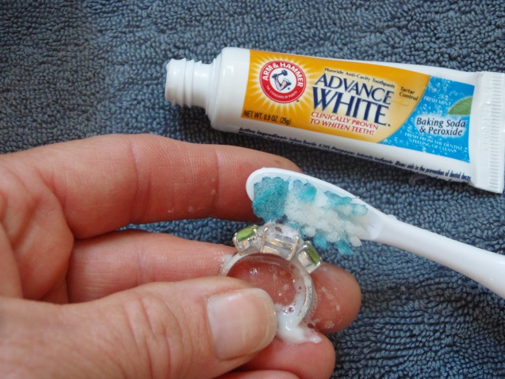 Как почистить серебро зубной пастой