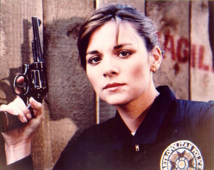 В 1984 году выходит комедия "Полицейская академия", в которой Ким играет кадета Карен...