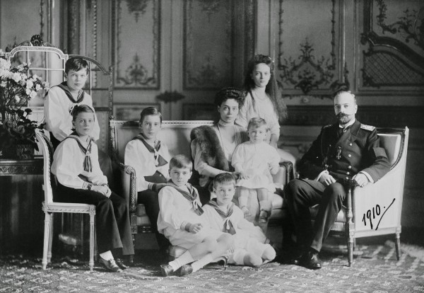 Ксения Романова с мужем и детьми