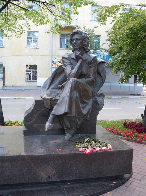 Памятник Валентине Леонтьевой