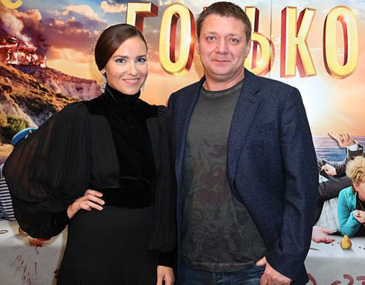 Юлия Александрова и Ян Цапник на премьере фильма «Горько!»