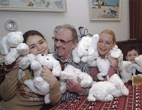 Мария Козакова с дедушкой и мамой
