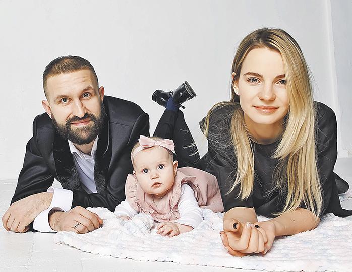 Иван Добронравов с семьей