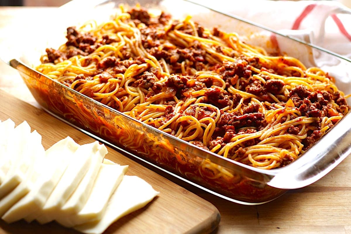 Спагетти в соусе в духовке. Спагетти в духовке. Блюда из спагетти в духовке. Приготовление спагетти в духовке. Макароны для запекания.