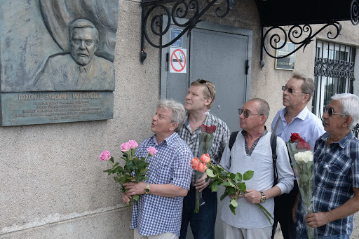 Открытие мемориальной доски на стене дома в Липецке, где жил Владимир Пахомов