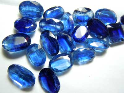 Кианит: свойства камня, внешний вид, совместимость со знаками Зодиака