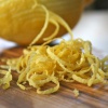 Цедра лимонная и апельсиновая: польза в хозяйстве и рецепты употребления