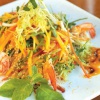 Тайский салат из индейки с креветками и манго