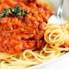 Спагетти болоньезе полюбит вся семья