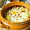 Яйца запеченные с курицей и овощами