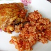 Томатный рис с курицей под моле «эспаньол»