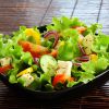 Бюджетный фитнес-салат с сельдереем и семечками