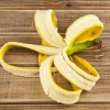 10 способов использования банановой кожуры в быту
