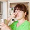Неприятный запах в холодильнике доставляет владельцу массу проблем